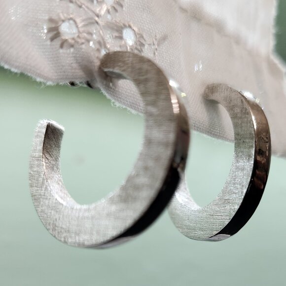 Vintage Avon Silver Toned Crescent Hoop Earrings - Picture 1 of 8